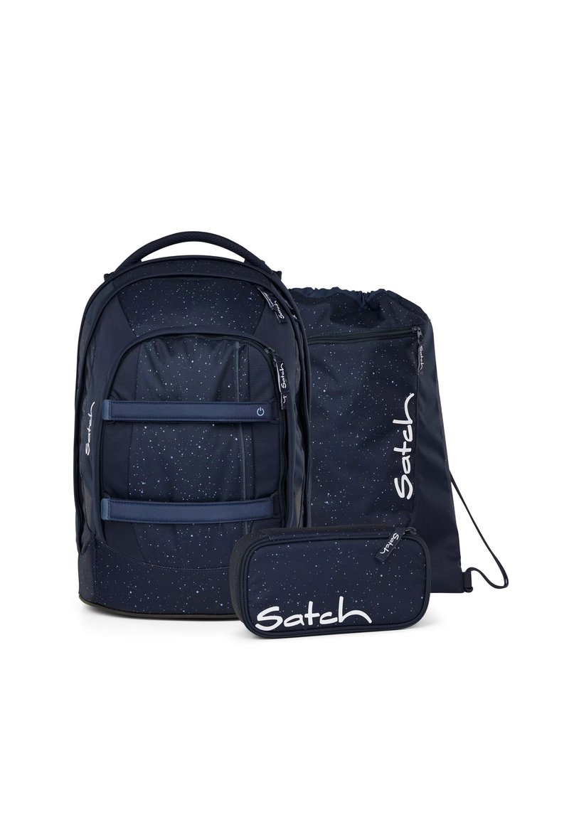 Marineblauem Rucksack mit sternförmigem Muster, ausgestattet mit zwei vorderen Riemen, Reißverschlusstaschen sowie einem passenden Kordelzugbeutel und einem Federmäppchen.