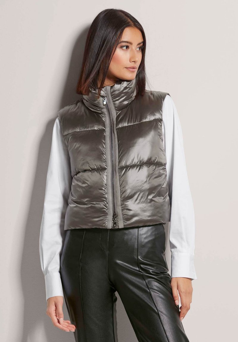 MADELEINE LEICHTE STEPP MIT GLANZ-EFFEKT - Bodywarmer - graphite