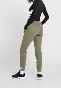 adidas Originals Träningsbyxor - khaki