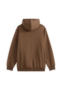 Felpa marrone con cappuccio regolabile, maniche lunghe e polsini a costine. Il materiale sembra morbido con una texture liscia. Nessun design o motivo visibile.