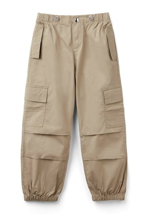 Khaki bojówki z elastycznym pasem, zapięciem na guzik, bocznymi i udowymi kieszeniami na klapki oraz elastycznymi ściągaczami przy kostkach.