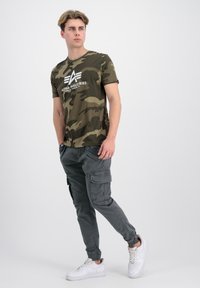 Alpha Industries CAMO - Print T-shirt - olive camo