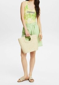 Esprit Short - light green