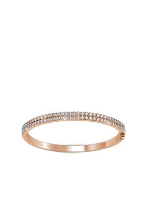 Bracciale in oro rosa con una fila di pietre trasparenti, rotonde, sulla parte superiore. Finitura liscia, forma arrotondata e chiusura a cerniera.