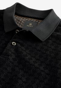 Next FLOCKED - Polo krekls - black geo