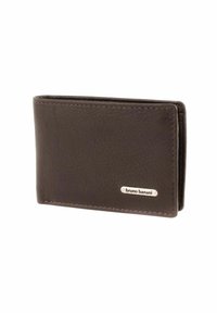 Portefeuille en cuir marron avec une finition texturée, design bifold, et une plaque logo en argent. Présente des coutures visibles le long des bords.