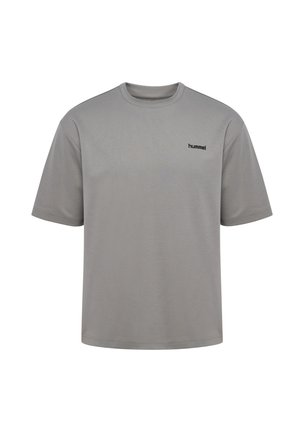 Prosty szary T-shirt z krótkim rękawem, okrągłym dekoltem i małym czarnym logo "hummel" na lewej piersi.