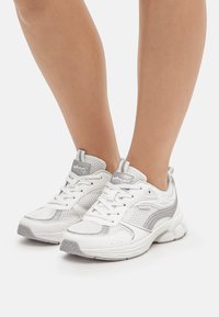 mtng Zapatillas - plata