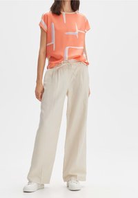 OPUS T-shirt med print - orange