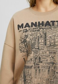 Bershka Sweatshirt - camel