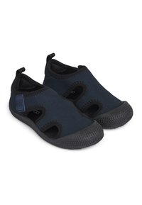 Námořnické slip-on boty s prořezanými stranami, vyrobené z texturované tkaniny, s gumovou podrážkou s tečkovaným vzorem a dvěma poutky pro snadné obouvání.