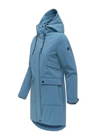 Lichtblauwe lange gewatteerde winterjas met capuchon, ritssluiting aan de voorkant, klepzakken met knopen, verstelbare manchetten en zwarte trekkoorden aan de capuchon.