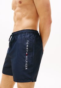 Tommy Hilfiger ORIGINAL MEDIUM DRAWSTRING - Shorts da mare - desert sky