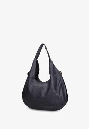 Borsa a tracolla in pelle nera con tracolla spessa, apertura superiore curva e motivo di logo perforato sottile sulla superficie lavorata.