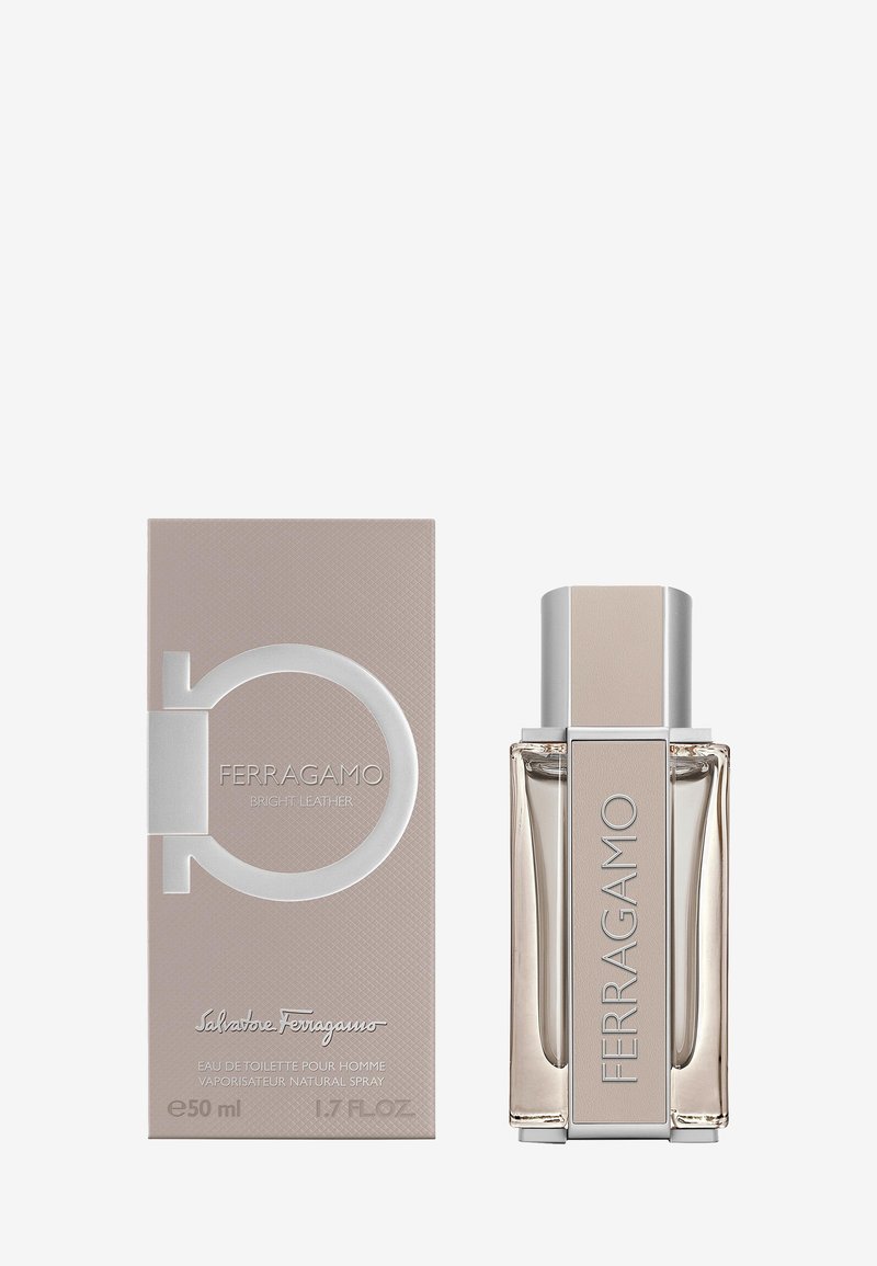 Ferragamo Bright Leather Herren-Eau de Toilette 50 ml mit beiger Strukturbox und klarem rechteckigem Flakon mit silbernen Akzenten.