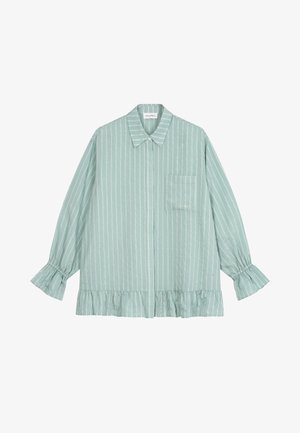 Světle zelená halenka s dlouhými rukávy s bílými vertikálními pruhy, volánkovými manžetami a lemem, přední kapsou a límcem.