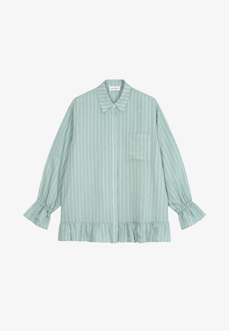 Blouse vert clair à manches longues avec rayures verticales blanches, poignets et ourlet volantés, poche avant et col.