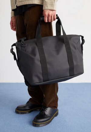 Rains HILO WEEKEND BAG SMALL UNISEX - Matkakassi - black