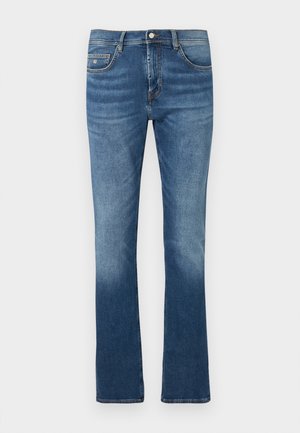 Jeans in denim blu con design a gamba dritta, tasche frontali e chiusura con bottone. Presentano un effetto sfumato dal chiaro allo scuro.