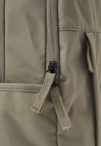 Nike Sportswear UNISEX - Mochila - matte olive/black/cargo khaki