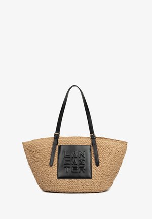 Sac cabas tressé couleur tabac avec poignées en cuir noir et une pièce de cuir noir embossée "LANCASTER" sur le devant.