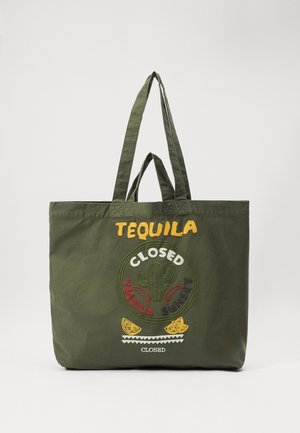 Sac fourre-tout en toile vert olive avec deux anses, orné de broderies jaunes et multicolores, ainsi que d'accents décoratifs en citron.