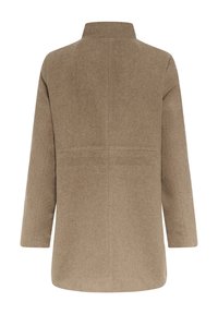 Cappotto di lana marrone con taglio dritto, colletto alto e maniche lunghe. Caratterizzato da un design minimalista e un tessuto dalla texture liscia.