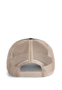 Casquette de baseball en mesh beige avec un panneau avant en tissu noir, sangle en plastique ajustable à l'arrière avec un détail de logo en relief.