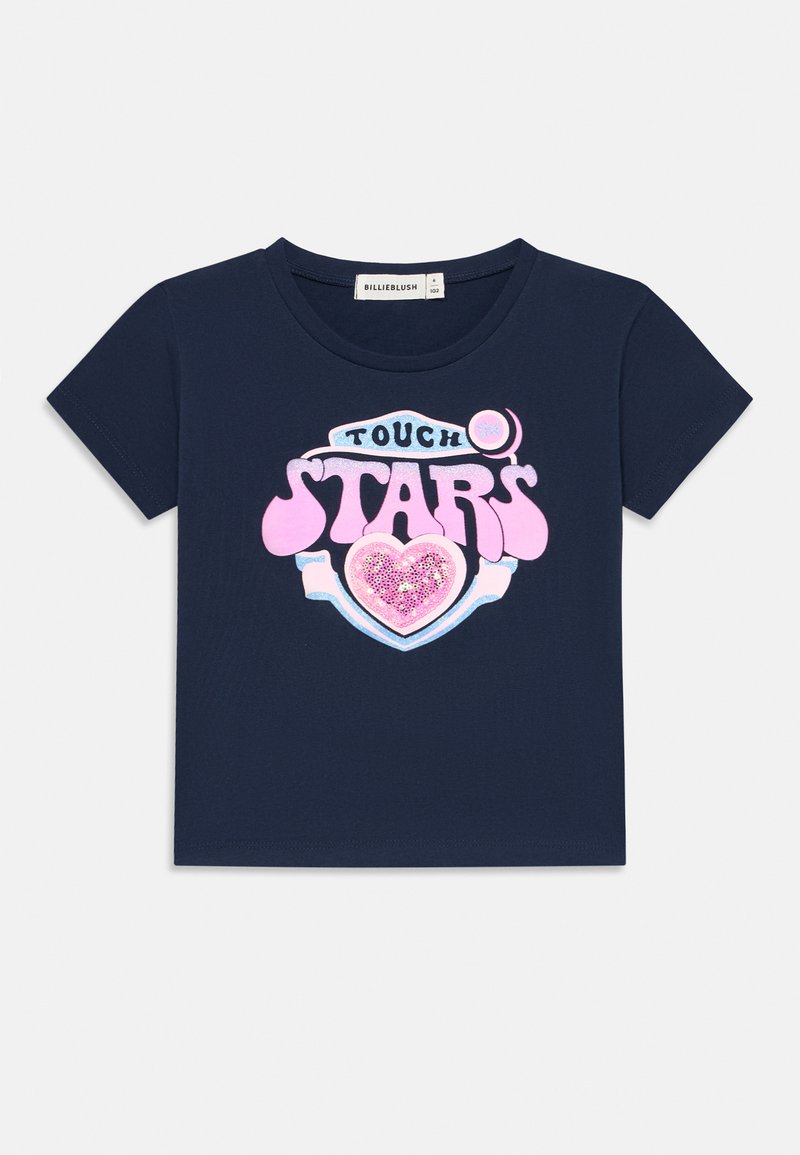 Tamsiai mėlynos spalvos trumpomis rankovėmis marškiniai su grafiniu dizainu, kuriame yra užrašas "PALIESK ŽVAIGŽDES", širdis su blizgučiais ir spalvingi akcentai.