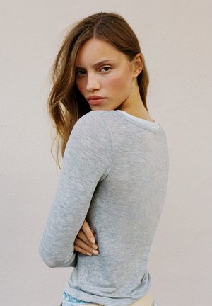 PULL&BEAR, DOUBLE-LAYER WITH BUTTONS - LONG SLEEVE T-SHIRT - T-shirt à manches longues - light grey