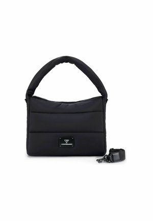 Sac bandoulière noir matelassé avec poignée supérieure et sangle détachable, comportant une petite étiquette rectangulaire de la marque à l'avant.
