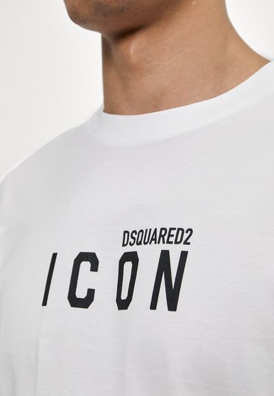 Valge puuvillane t-särk, millel on boldsete mustade tähtedega trükitud "DSQUARED2 ICON". Ümmargune kaelus, lühikesed varrukad, kerge tekstuur.