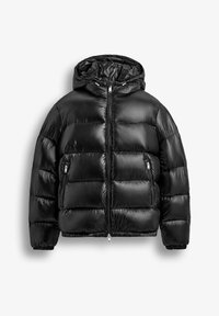 Giacca a vento nera lucida con cappuccio, chiusura frontale con zip e due tasche laterali con cerniera, mostrata su uno sfondo bianco semplice.