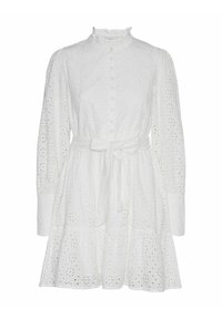 Abito in cotone bianco con ricami ad occhio di pernice, maniche lunghe, colletto alto con volant, apertura con bottoni davanti e cintura da annodare in vita. Presenta una gonna a strati.