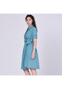 Smart and Joy AVEC CEINTURE- PANNEAU ASYMÉTRIQUE - Robe chemise - vert d'eau