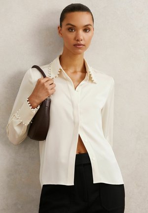 REGULAR FIT LOIS PEARL TRIM  - Hemdbluse - ivory