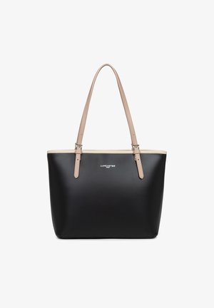 Sac fourre-tout en cuir noir avec des accents beige clair, doubles poignées, texture lisse et logo embossé sur le devant.
