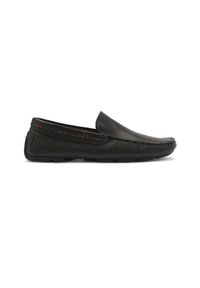 Scarpe slip-on in pelle nera con una finitura liscia, punta arrotondata e cuciture rosse a contrasto lungo il lato. Suola in gomma flessibile.