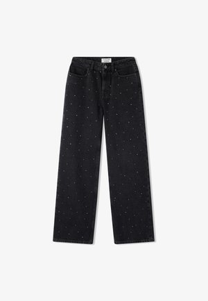 Jeans in denim nero con design a gamba dritta, caratterizzati da piccoli rivetti argentati sparsi sul tessuto e chiusura anteriore con bottone.