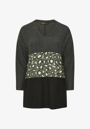 Ciemnoszara bluzka z długim rękawem i dekoltem w kształcie litery V, z zielono-kremowym wzorem panterki w środkowej części i jednolitą czarną dolną częścią. Miękka tekstura.