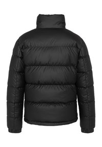 Sort polstret vinterjakke med vandret quiltning, høj krave og elastiske manchetter, vist fra bagsiden mod en hvid baggrund.