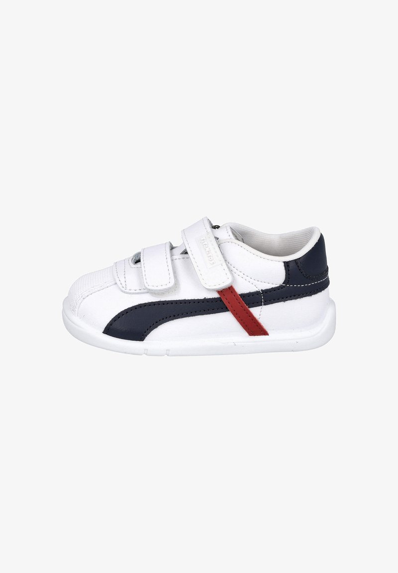 Zapatilla blanca para niño con detalles en azul marino y rojo, dos tiras de Velcro y puntera texturizada sobre un fondo blanco.
