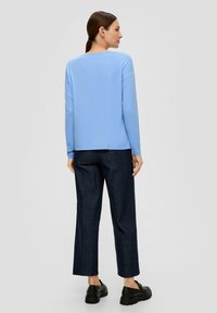 s.Oliver BLACK LABEL MIT FALTEN-DETAIL - Longsleeve - hellblau