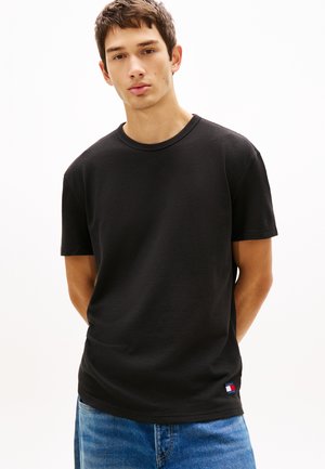 Tommy Jeans, WAFFLE KNIT SLIM CREW NECK T-SHIRT - Βασικό μπλουζάκι - black
