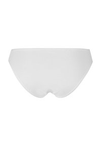 Culotte blanche en coton avec une texture lisse, une taille basse et une couverture minimale. Présente une coupe simple sans ornements ni motifs.