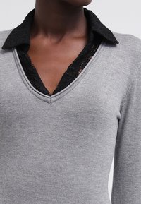 Morgan Neule - grey
