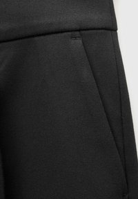 Mango Kratke hlače - black