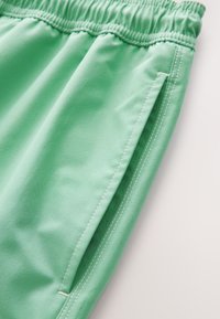 Next REGULAR FIT - CONTRAST STITCH - Badeshorts - sage green