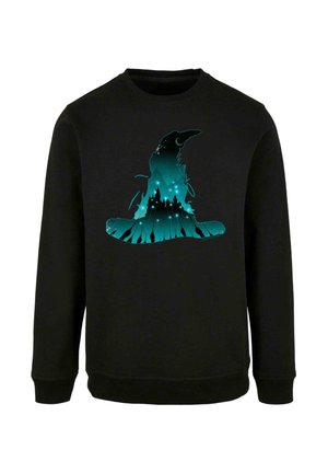 Mustade hallidega sviiter, millel on türkiissinine grafik wizardi mütsist ja lossi siluetist tähtedega, esitades sujuvat kangast ja ümmargust kaelust.