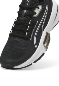 Puma PWRFRAME TR 3 - Hardloopschoenen voor op de weg - black- white-strong gray